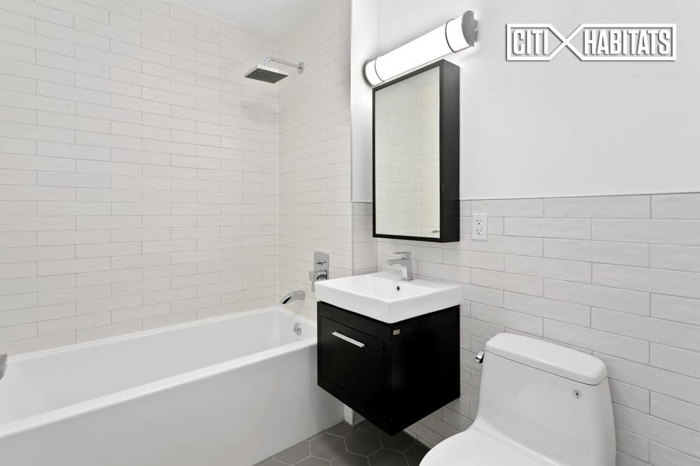 Building Photo - 83 Bushwick Pl