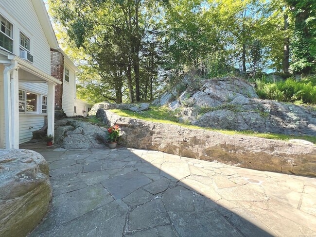 Building Photo - 301 Haviland Rd