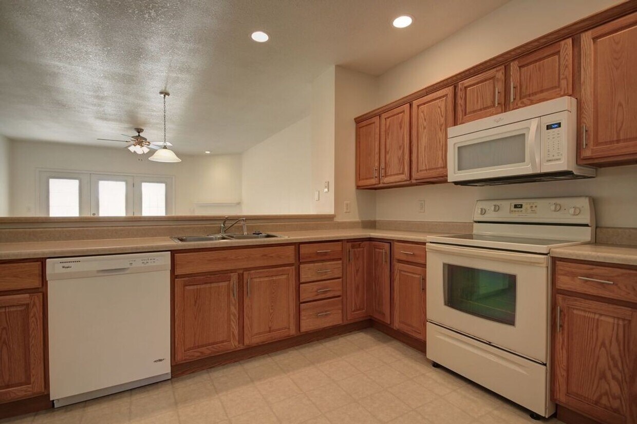 Building Photo - 2BR/2BA in Southwest Champaign