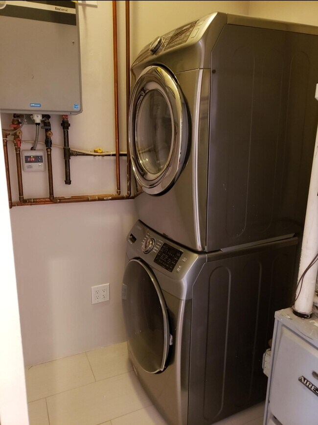 Building Photo - 1455 N Sedgwick St