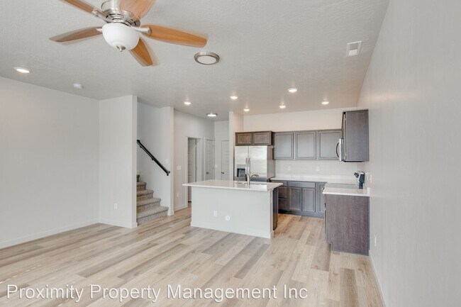Building Photo - 3 br, 2.5 bath House - 1802 N. Shamrock Av...