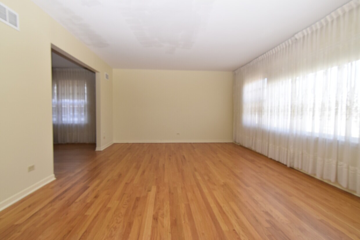 Foto principal - 5025 Carol St