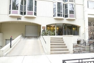Building Photo - 1340 N Dearborn St
