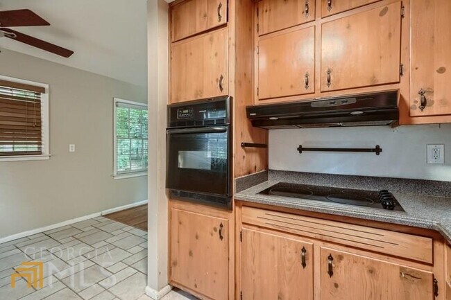 Building Photo - 3762 Greenhill Dr