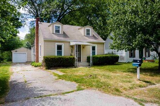 Building Photo - 3117 Oswego Ave