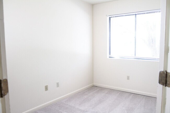 Foto del edificio - One Bedroom with a Den at Turtle Creek!