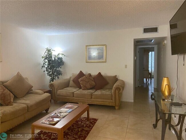 Foto del edificio - 1902 Bermuda Cir