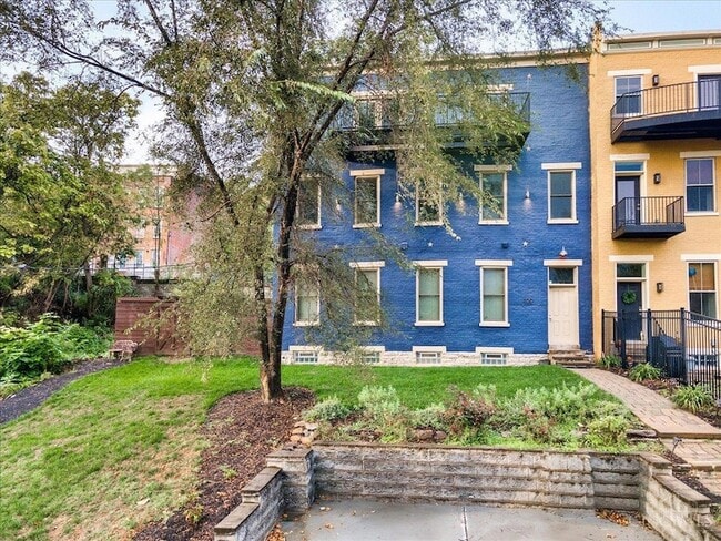 Building Photo - 320 Seitz St