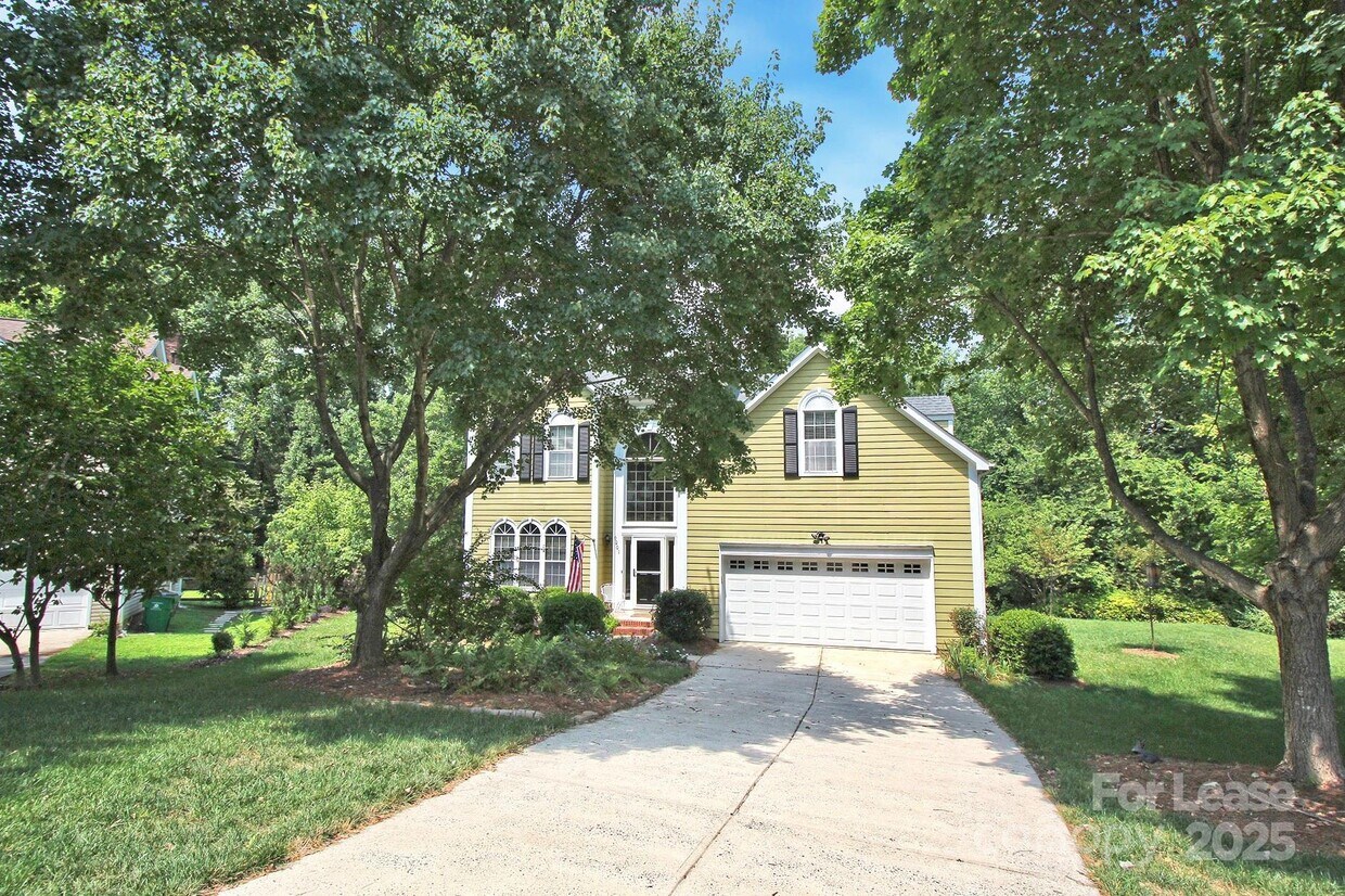 Foto principal - 9001 Warbler Ct