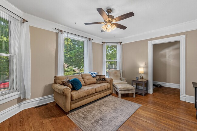 Foto del edificio - 3257 N Newhall St