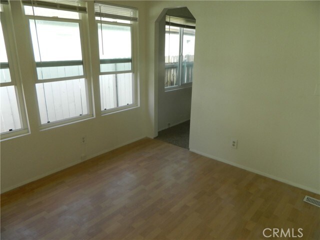 Foto del edificio - 140 W Pioneer Ave