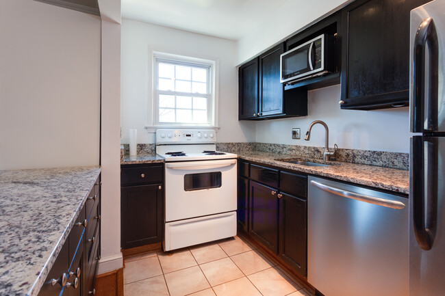 kitchen - 1303 S Walter Reed Dr