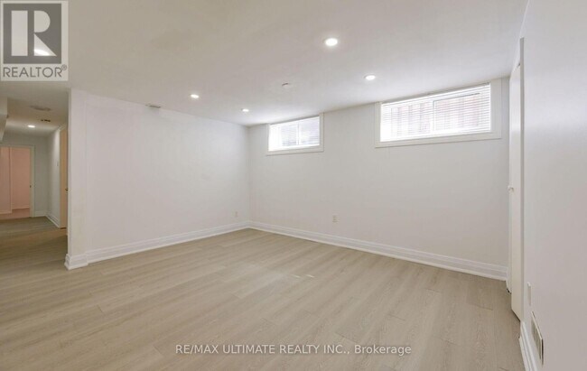 Photo du bâtiment - 1255 Forestwood Dr