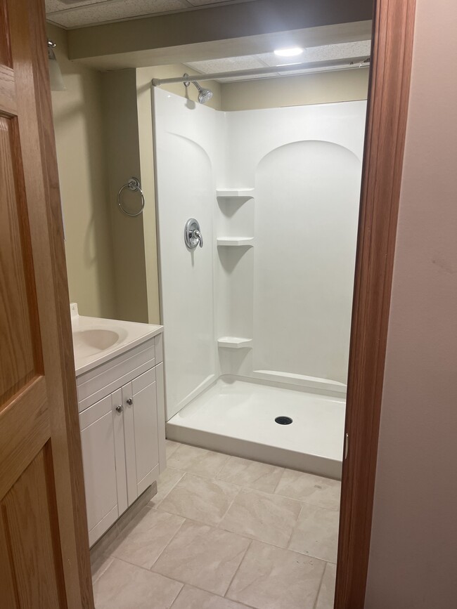 Basement Bath (Full) - 1402 Holiday Dr