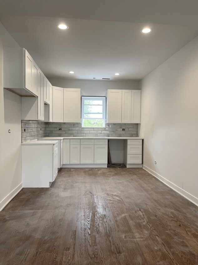 Kitchen - 2819 W Cullom Ave