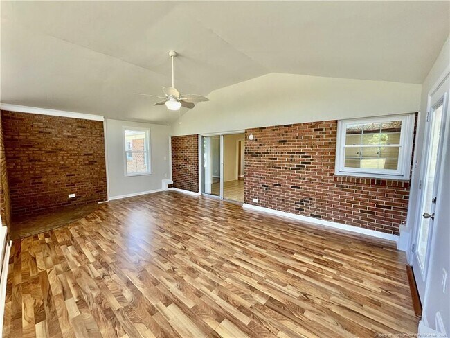 Foto del edificio - 621 Welsh Pl