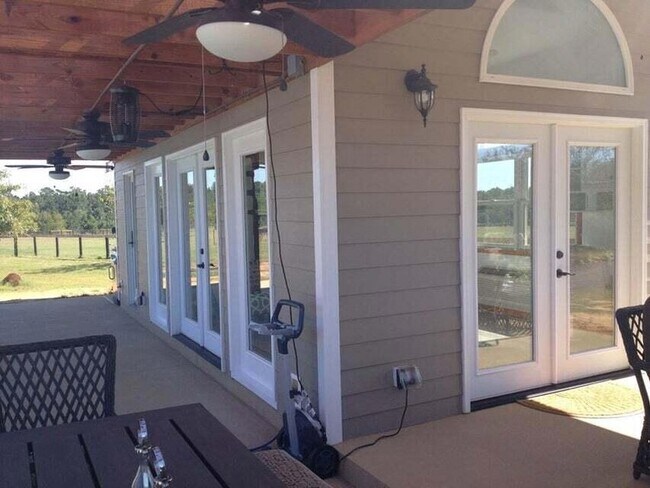 Foto del edificio - 621 Farmfield Rd