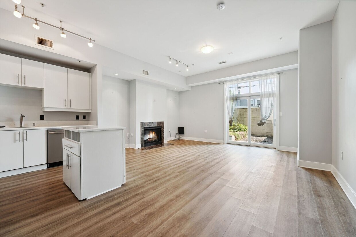 Foto principal - Available for a 9/1 Lease Start! 1 Bedroom...