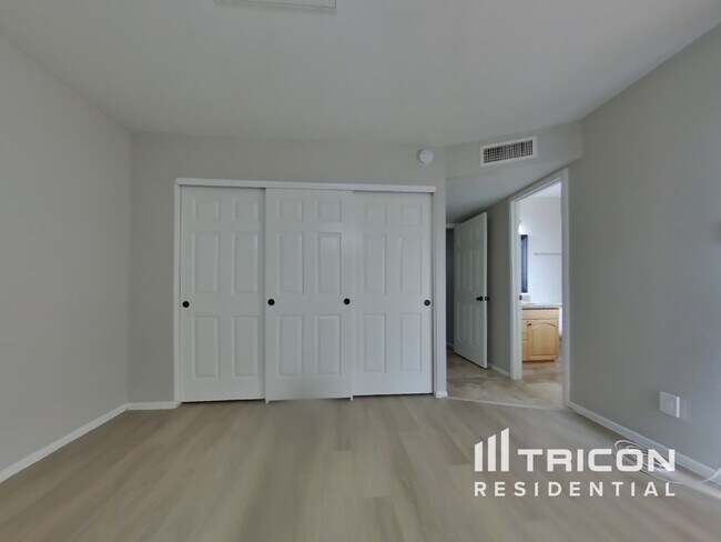 Building Photo - 15253 N 53rd Ave
