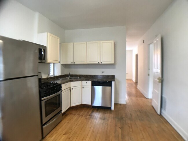 Building Photo - 2400 N Surrey Ct