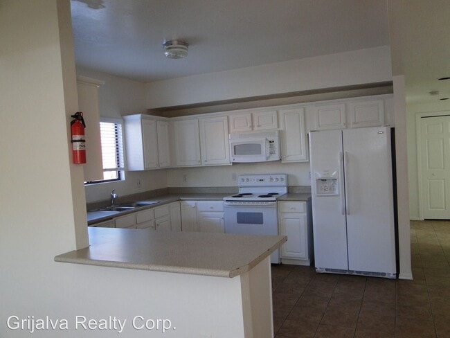 Building Photo - 1440 E Elm St