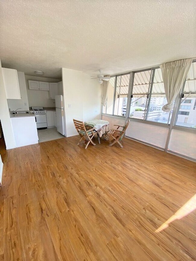 Foto del edificio - One bedroom with parking in Waikiki