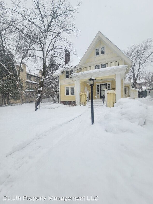 Foto principal - 5 br, 3 bath House - 2415 E 2nd St