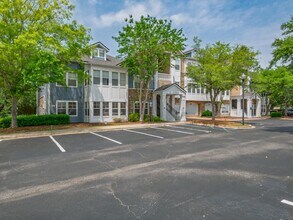 Building Photo - 2801 Chancellorsville Dr