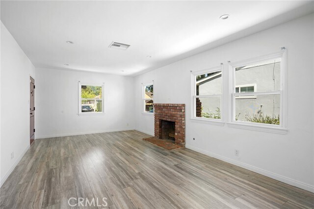 Foto del edificio - 6438 Densmore Ave