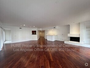 Building Photo - 512 Esplanade