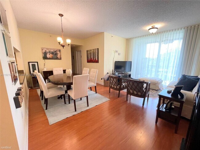 Foto del edificio - 3 br, 2 bath House - 9805 NW 52nd St Apt 308