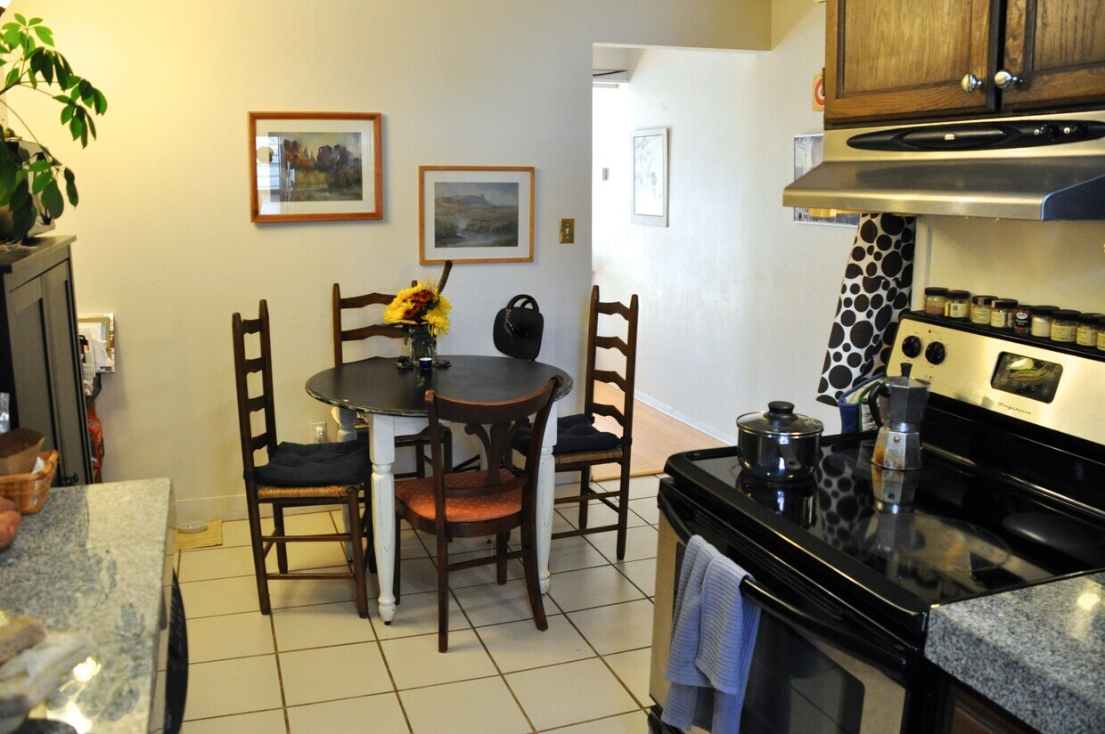 Foto principal - 1111 Maxwell Ave