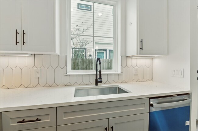 Foto del edificio - 9902 Clark Rd