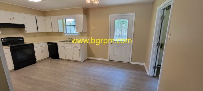 Foto del edificio - 3 BD. 2 BA. home in Cabot.