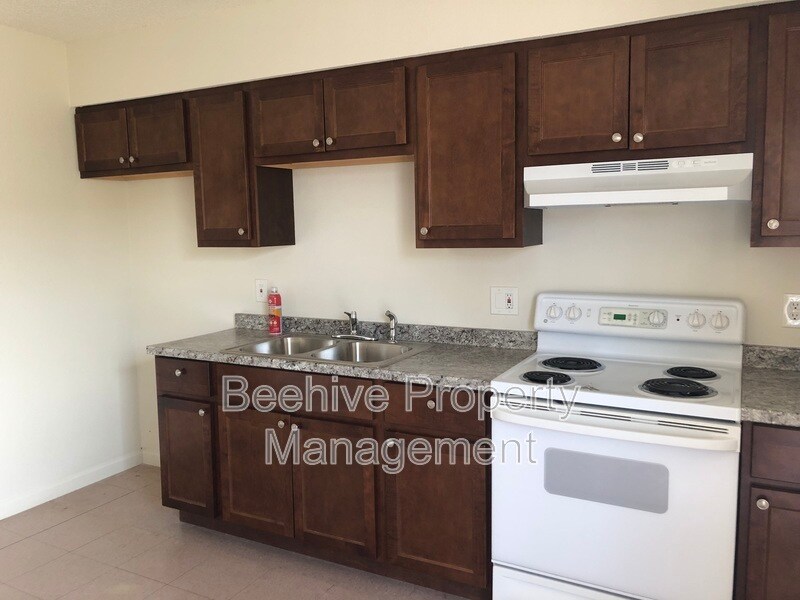 Primary Photo - 1324 E Taylor St