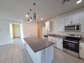 Building Photo - 17552 W Country Club Terrace