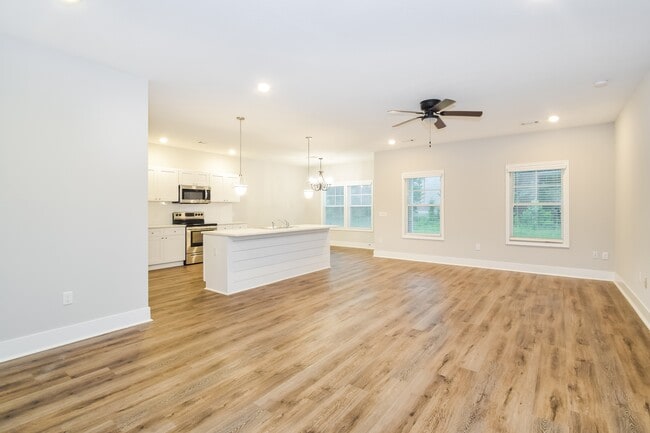 Building Photo - 1053 Autumns Wood Cir E