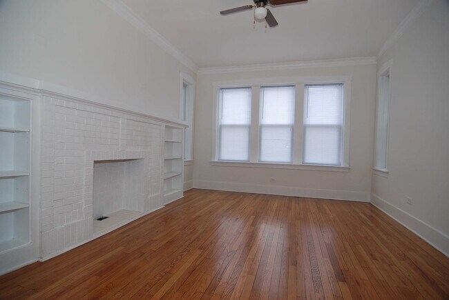 Foto del edificio - 3221 W Division St