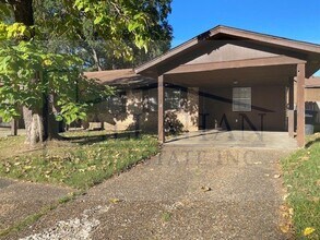 Building Photo - 8211 Woodview Dr N