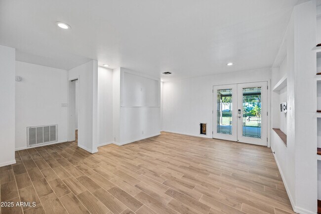 Foto del edificio - 1014 E Orange Dr