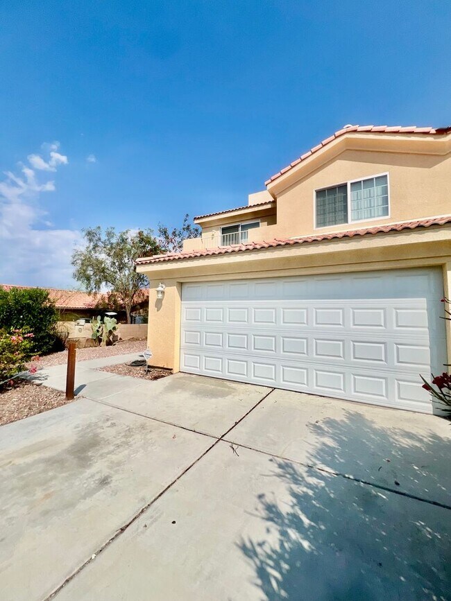 Foto del edificio - AVAILABLE NOW !! 3 Bedroom 2.5 Bathroom Duplex in Desert Hot Springs!