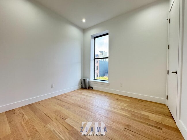 Building Photo - 1047 Bedford Ave