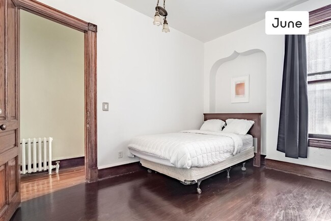 Foto del edificio - ROOM ONLY in 6-bed/6.0-bath Home