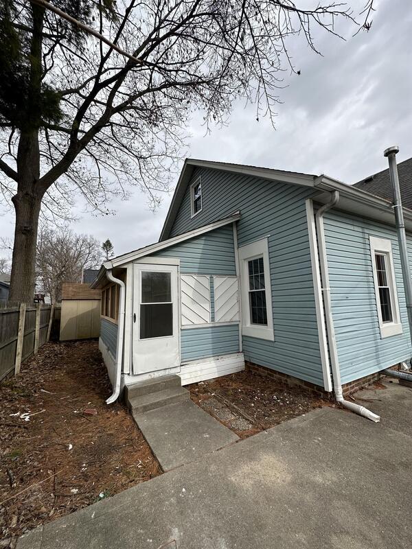 Primary Photo - 150 Hurricane St