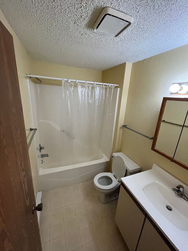 Foto del edificio - 2 Bedroom condo on the west side of Iowa City