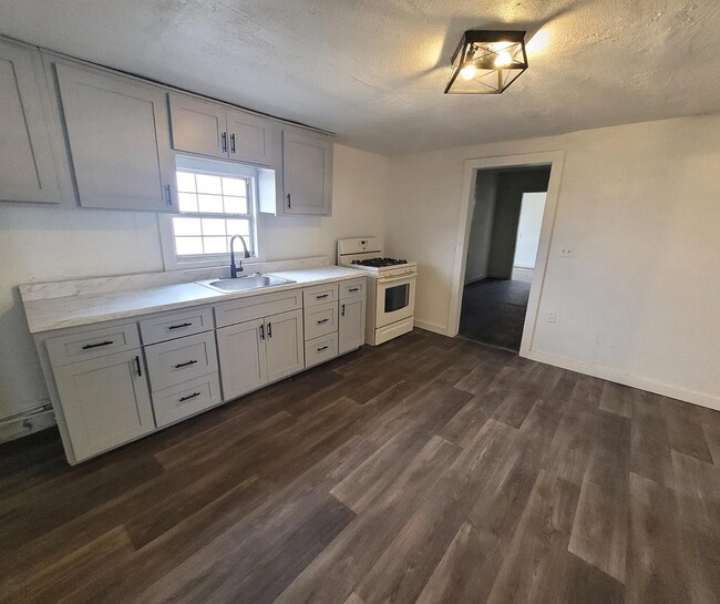 Building Photo - 3 Bedroom in Slaton