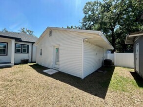 Building Photo - 6712 N Harer St