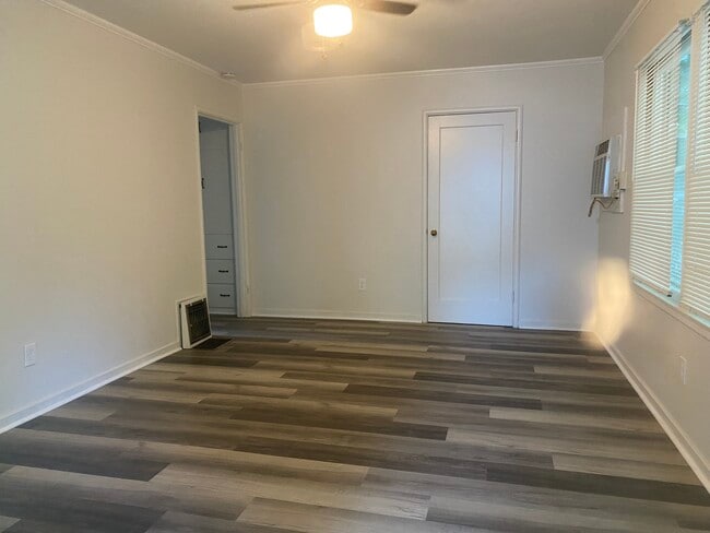 Living Room - 428 Cross St