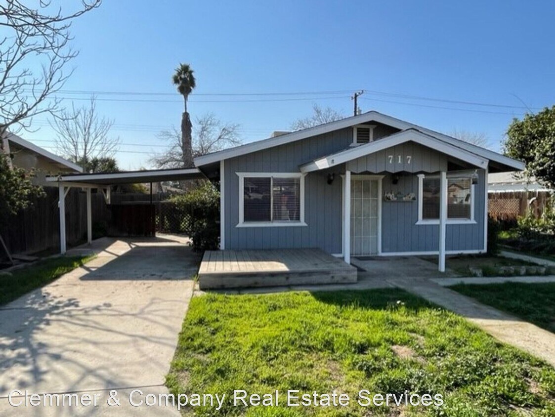 2 br, 1 bath House 717 Castaic Ave. House Rental in Bakersfield, CA