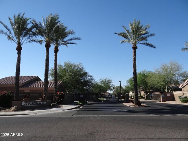 Foto del edificio - 15825 N Hidden Valley Ln